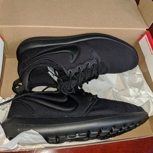 Nike Roshe Two (GS) 6.5y Triple Black New